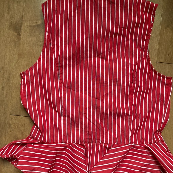 Ralph Lauren ruffled sleeveless blouse - Picture 2 of 3